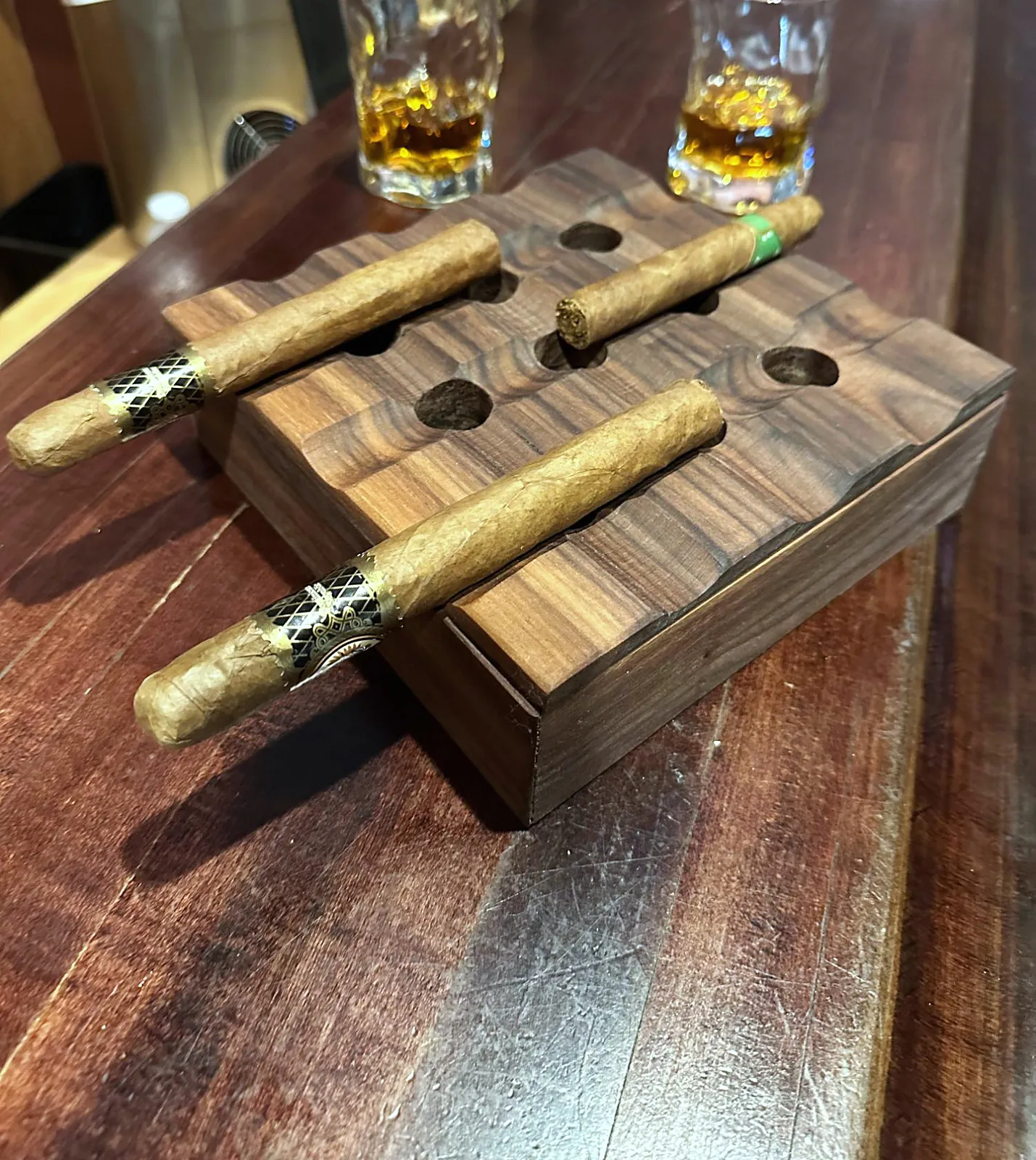 Walnut Cigar Rest in Black walnut