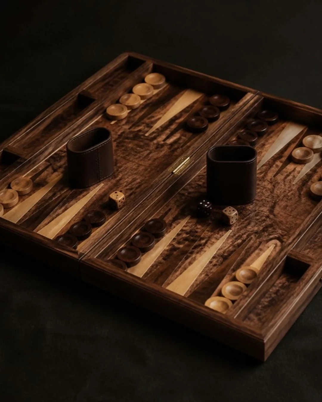 Backgammon Board in Walnut burl and maple