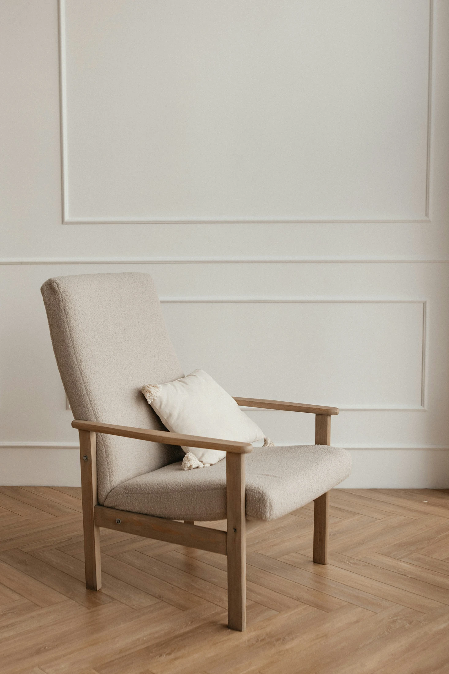 Walnut Lounge Chair in Black walnut